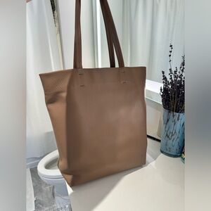 Cuyana Tall Easy Tote with insert orhanizer and dust bag